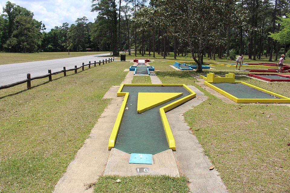 Mini-golf