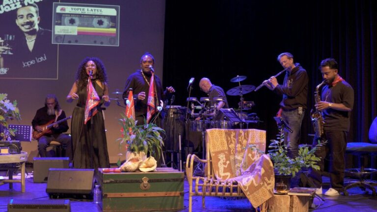 Dari Dalam Ke-Luar | Van Binnen Naar Buiten — muziek in Assen